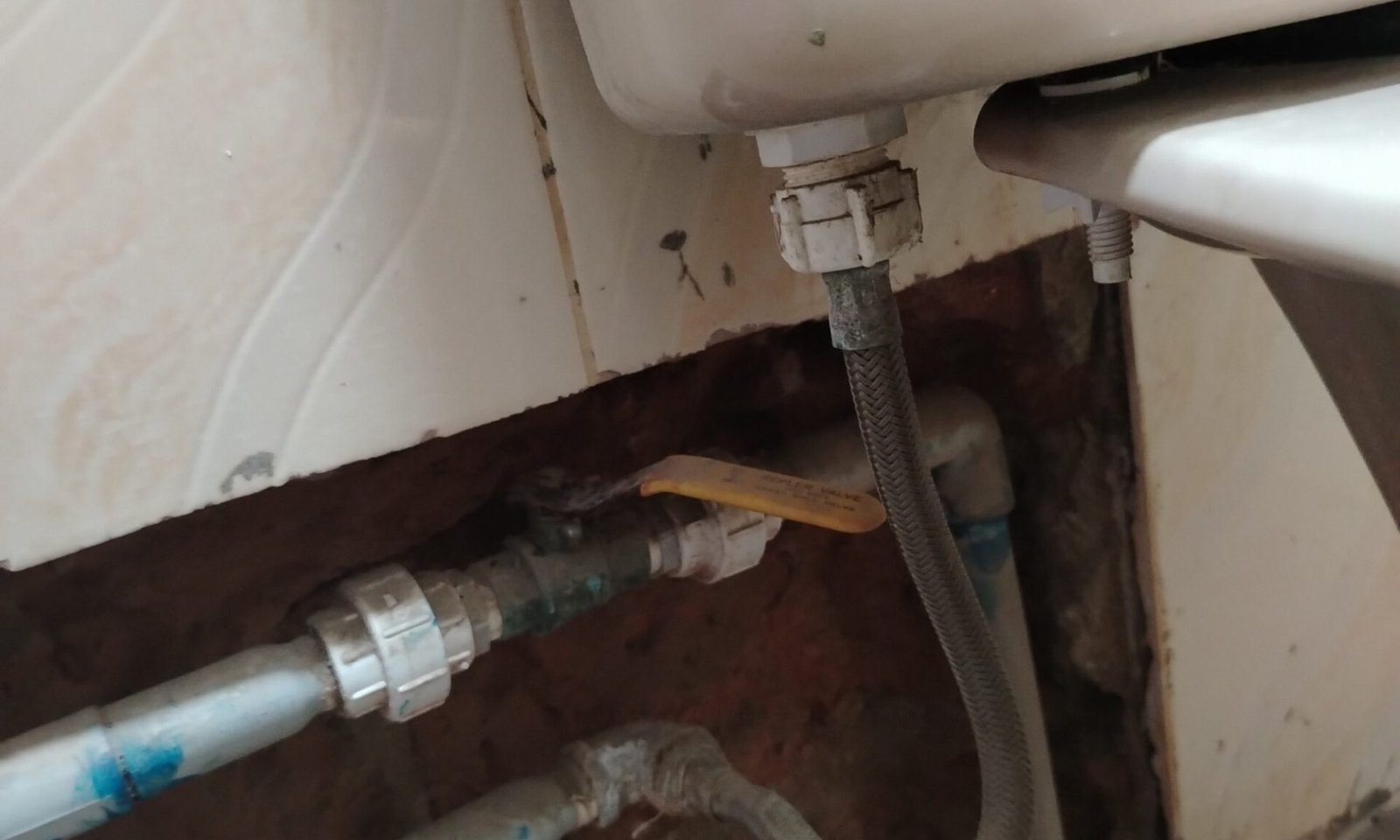 reparaion de fuga en inodoro